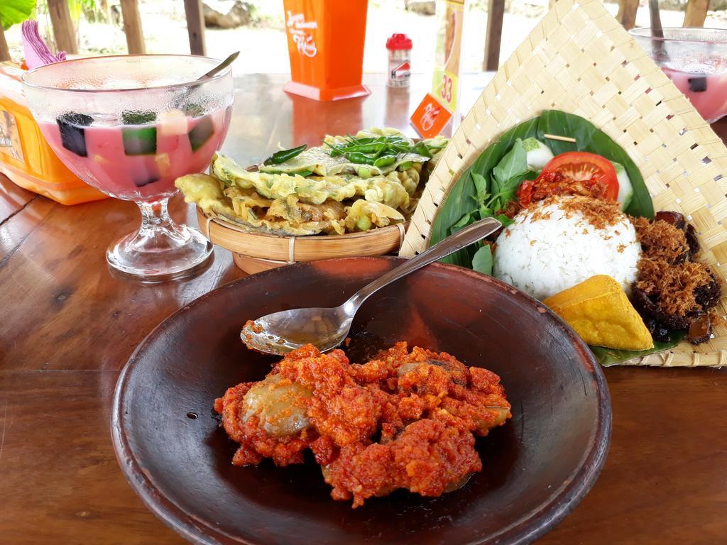 Green Savannah Homestay Syariah Dieng エクステリア 写真